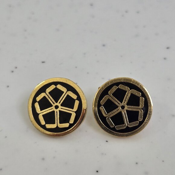 Trina Turk‎ Earrings Gold Tone Black Stud Circle Flower Stud Geometric Pierced - Picture 1 of 7